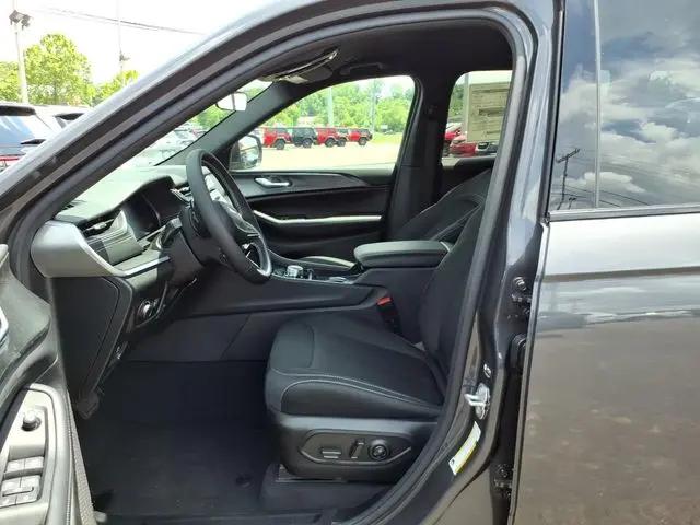 2026 Jeep Grand Cherokee Laredo 4x4