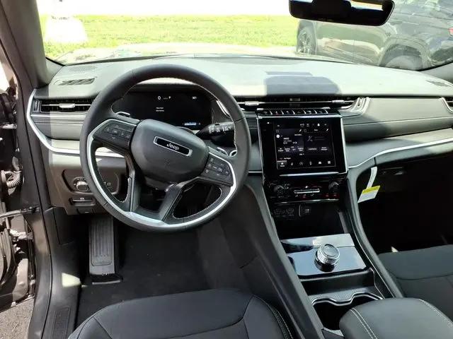 2026 Jeep Grand Cherokee Laredo 4x4