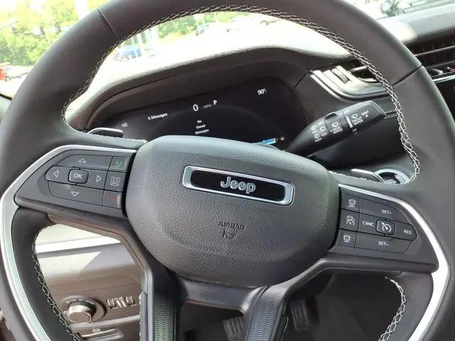 2026 Jeep Grand Cherokee Laredo 4x4