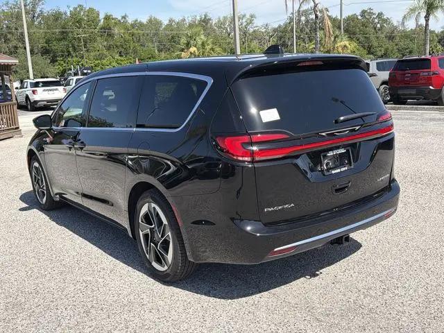 2027 Chrysler Pacifica Limited