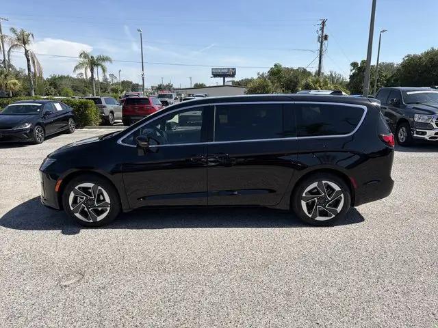 2027 Chrysler Pacifica Limited