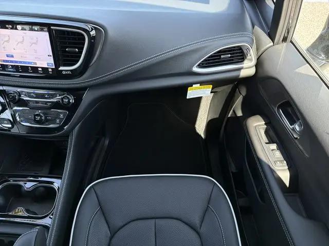 2027 Chrysler Pacifica Limited