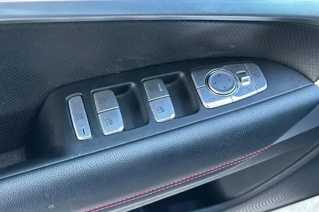2023 Genesis G70 2.0T RWD