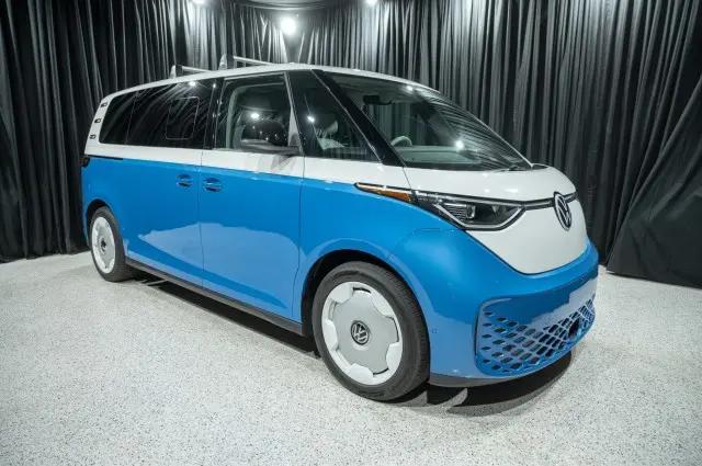 2025 Volkswagen ID. Buzz 1st Edition with 4MOTION