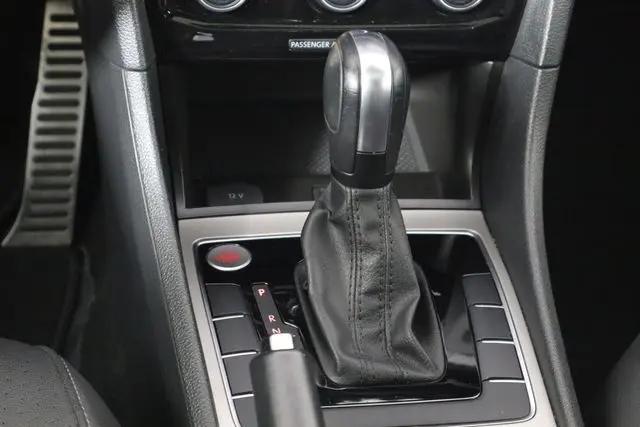 2022 Volkswagen Passat 2.0T R-Line