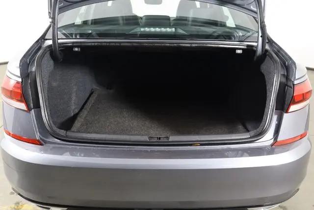 2022 Volkswagen Passat 2.0T R-Line