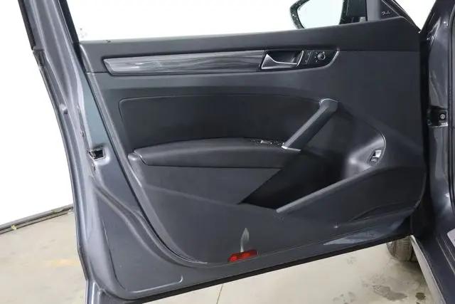 2022 Volkswagen Passat 2.0T R-Line