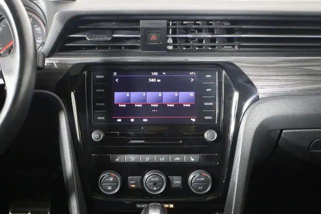 2022 Volkswagen Passat 2.0T R-Line