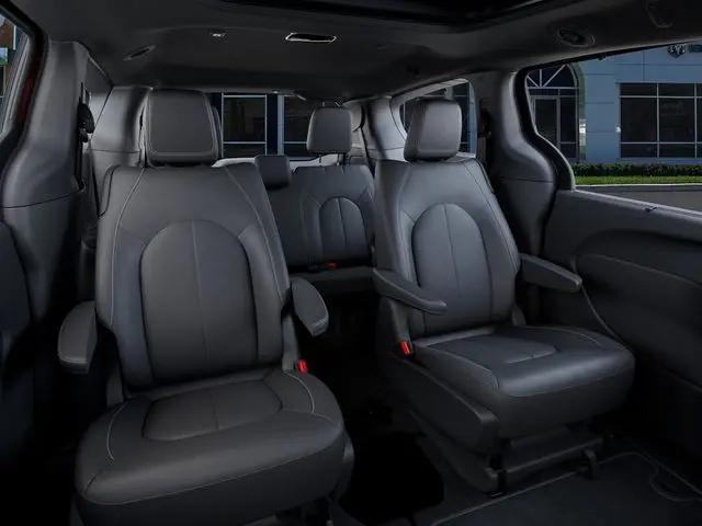 2027 Chrysler Pacifica Select AWD