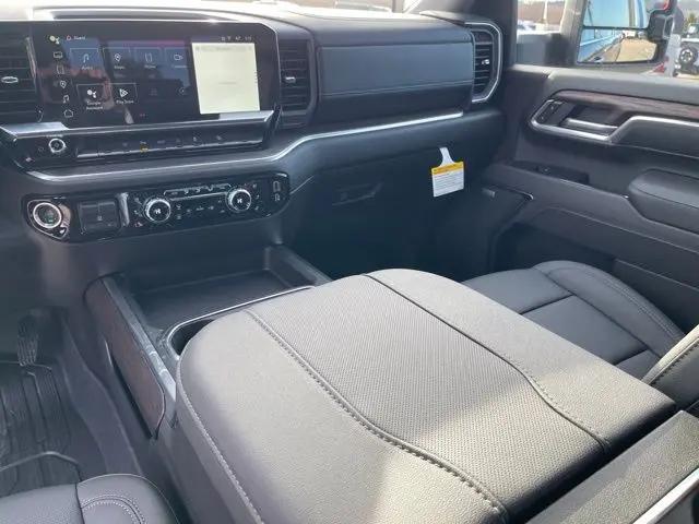 2026 GMC Sierra 2500HD Crew Cab, Standard Bed, SLT, 4WD