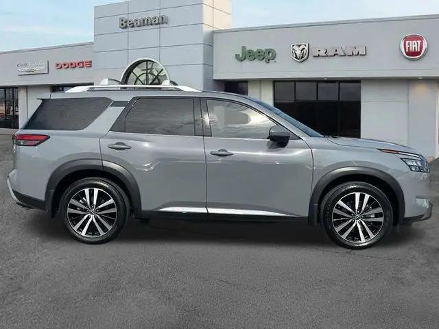 2025 Nissan Pathfinder Platinum FWD
