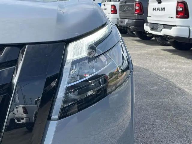 2025 Nissan Pathfinder Platinum FWD