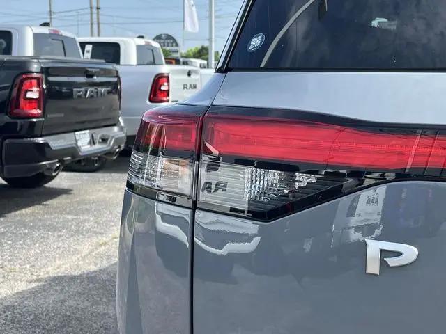 2025 Nissan Pathfinder Platinum FWD