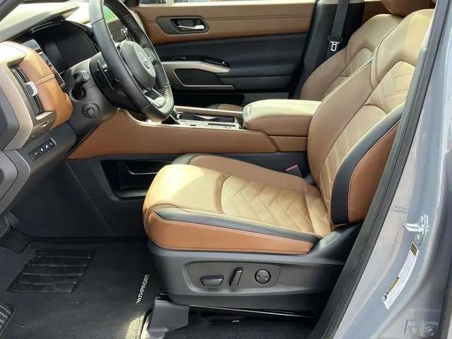 2025 Nissan Pathfinder Platinum FWD