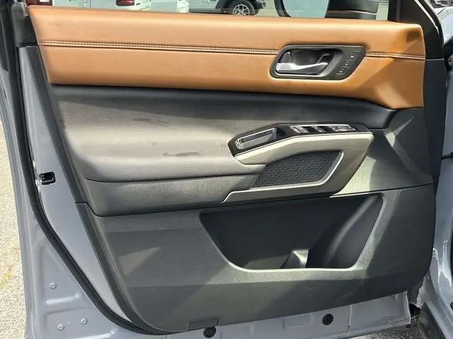2025 Nissan Pathfinder Platinum FWD