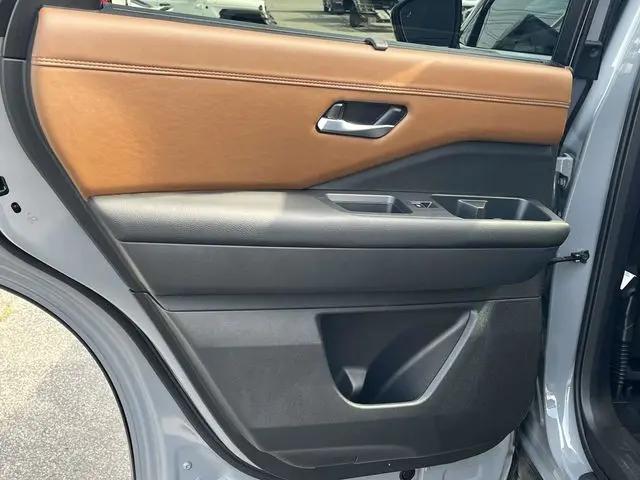 2025 Nissan Pathfinder Platinum FWD