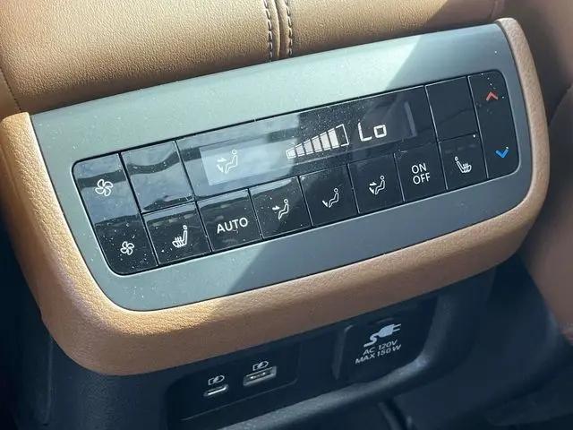 2025 Nissan Pathfinder Platinum FWD