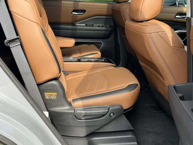 2025 Nissan Pathfinder Platinum FWD