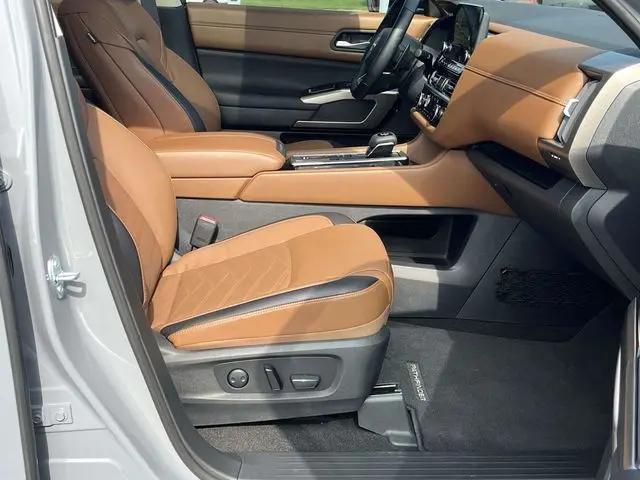 2025 Nissan Pathfinder Platinum FWD