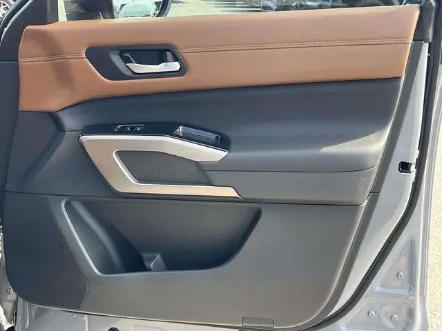 2025 Nissan Pathfinder Platinum FWD