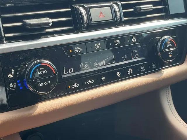 2025 Nissan Pathfinder Platinum FWD