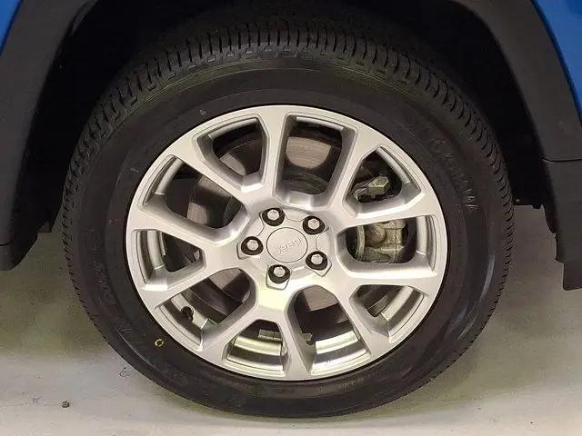 2023 Jeep Compass Latitude Lux FWD