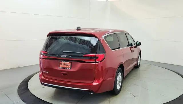 2027 Chrysler Pacifica Select