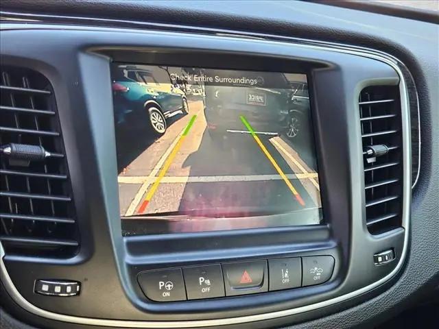 2016 Chrysler 200 C