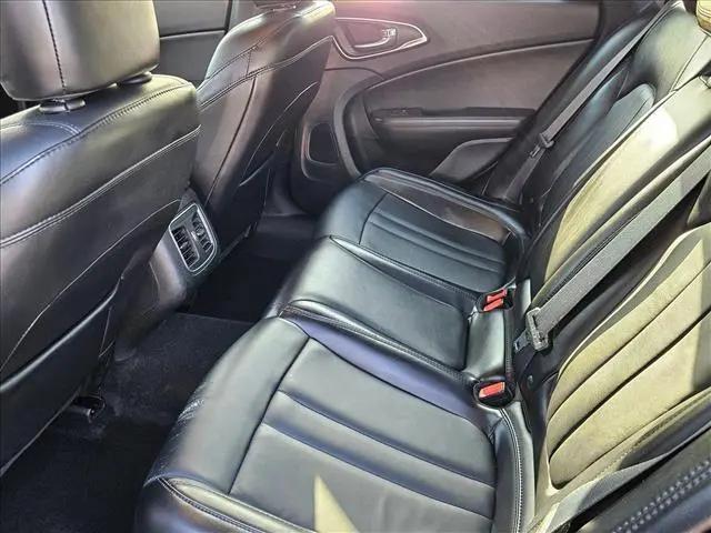 2016 Chrysler 200 C