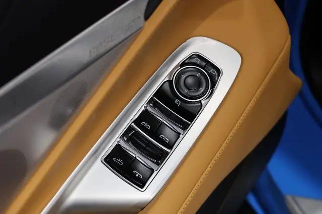 2025 Chevrolet Corvette Stingray RWD Convertible 2LT