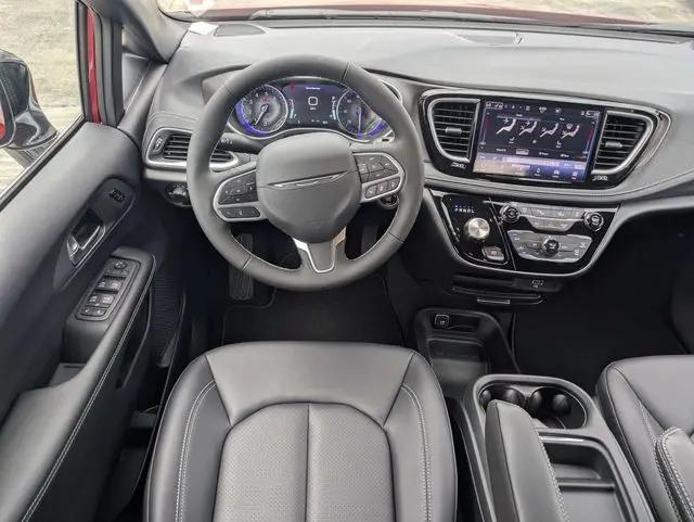 2027 Chrysler Pacifica Select