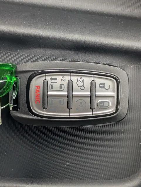 2027 Chrysler Pacifica Select