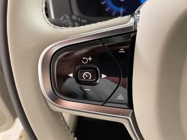 2025 Volvo XC90 Plug-In Hybrid T8 Plus 6-Seater