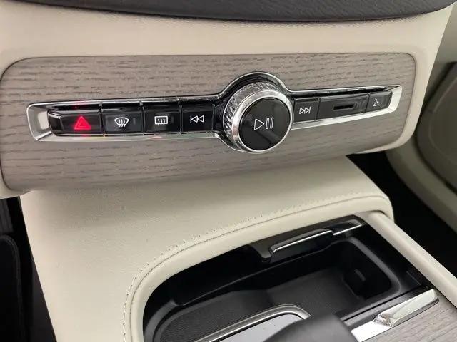 2025 Volvo XC90 Plug-In Hybrid T8 Plus 6-Seater