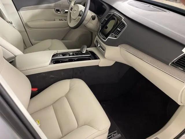 2025 Volvo XC90 Plug-In Hybrid T8 Plus 6-Seater