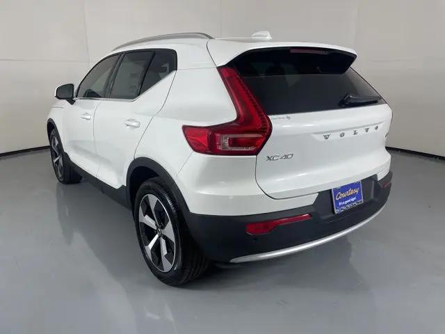2025 Volvo XC40 B5 Core Bright Theme
