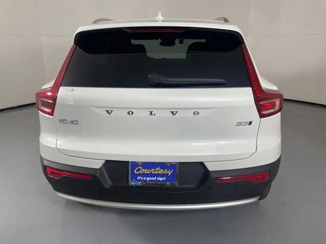 2025 Volvo XC40 B5 Core Bright Theme