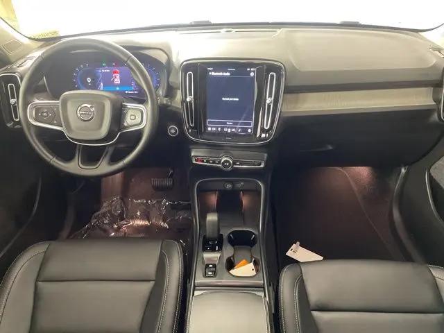2025 Volvo XC40 B5 Core Bright Theme