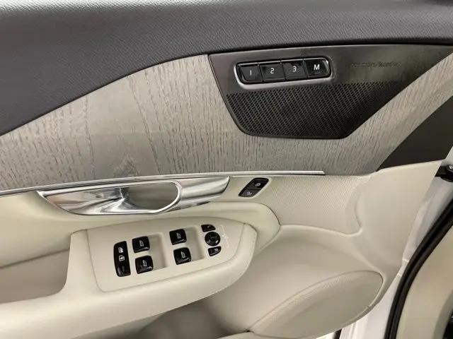 2025 Volvo XC90 Plug-In Hybrid T8 Plus 6-Seater