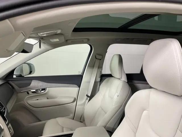 2025 Volvo XC90 Plug-In Hybrid T8 Plus 6-Seater