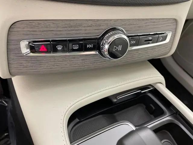 2025 Volvo XC90 Plug-In Hybrid T8 Plus 6-Seater