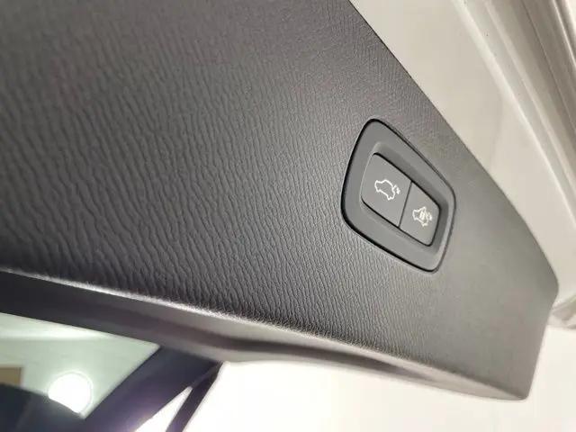 2025 Volvo XC90 Plug-In Hybrid T8 Plus 6-Seater