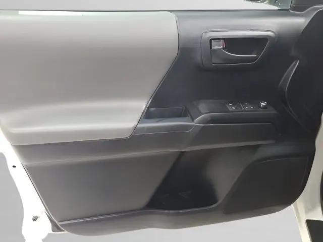 2016 Toyota Tacoma SR