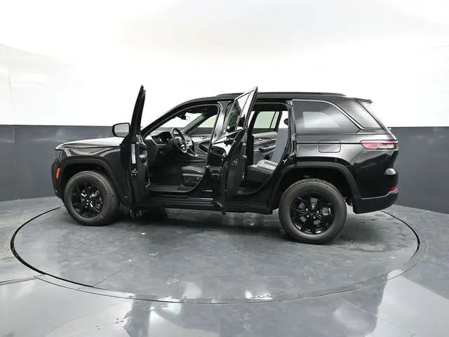 2026 Jeep Grand Cherokee Altitude 4x4