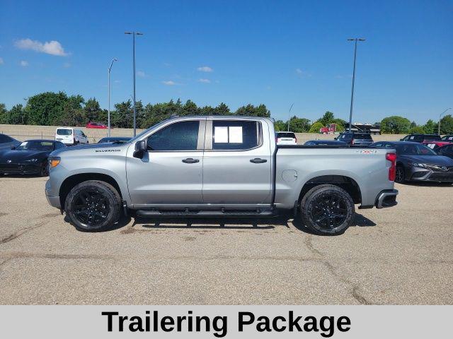 2023 Chevrolet Silverado 1500 4WD Crew Cab Short Bed Custom