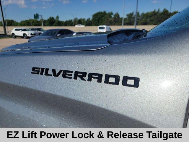 2023 Chevrolet Silverado 1500 4WD Crew Cab Short Bed Custom