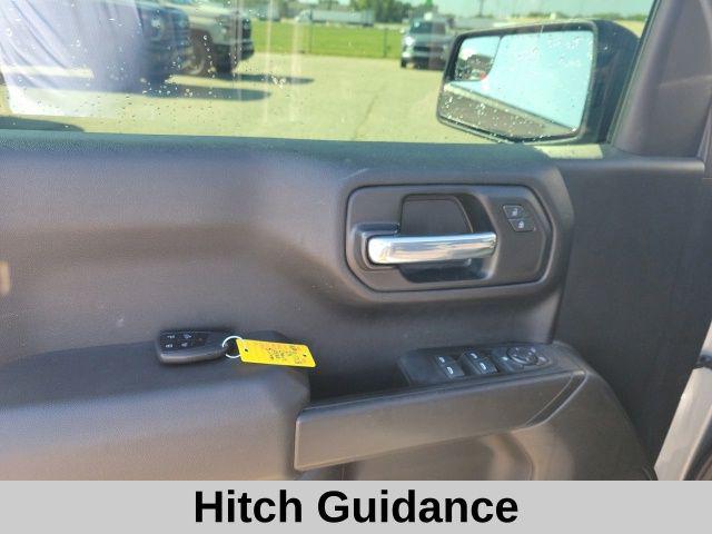 2023 Chevrolet Silverado 1500 4WD Crew Cab Short Bed Custom