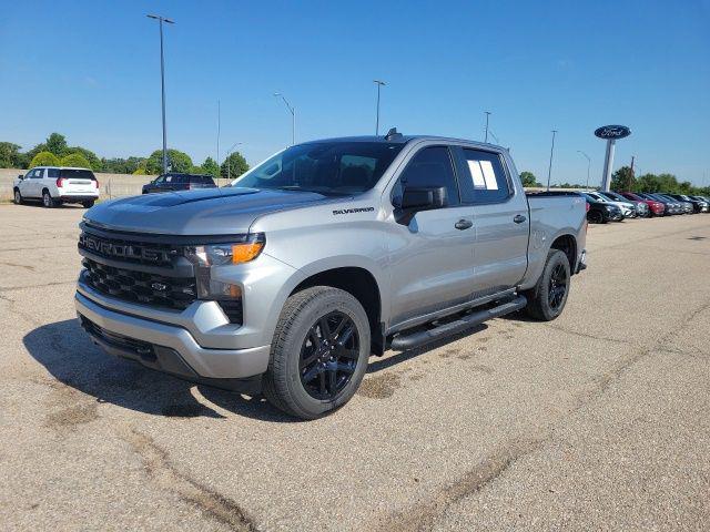 2023 Chevrolet Silverado 1500 4WD Crew Cab Short Bed Custom