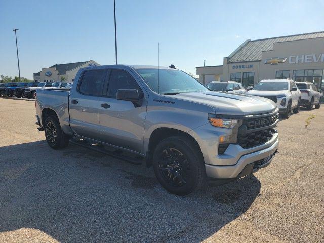 2023 Chevrolet Silverado 1500 4WD Crew Cab Short Bed Custom