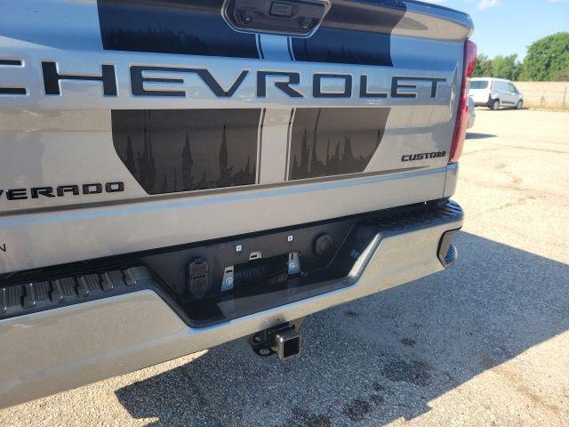 2023 Chevrolet Silverado 1500 4WD Crew Cab Short Bed Custom
